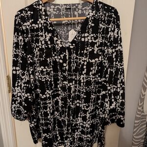 Elegant Monochrome Patterned Blouse